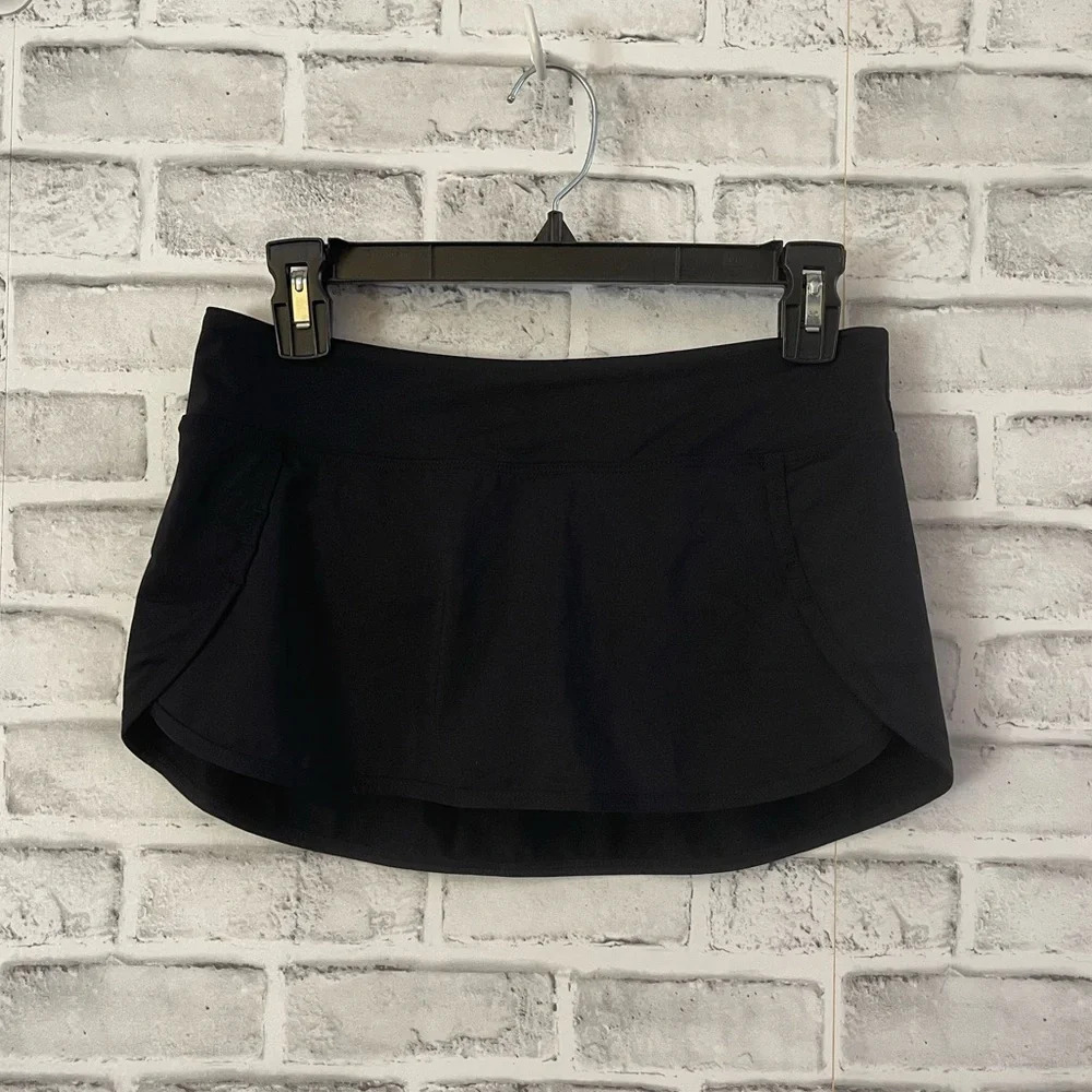 Women’s Athleta Athletic skort, skirt with shorts black, Size XS